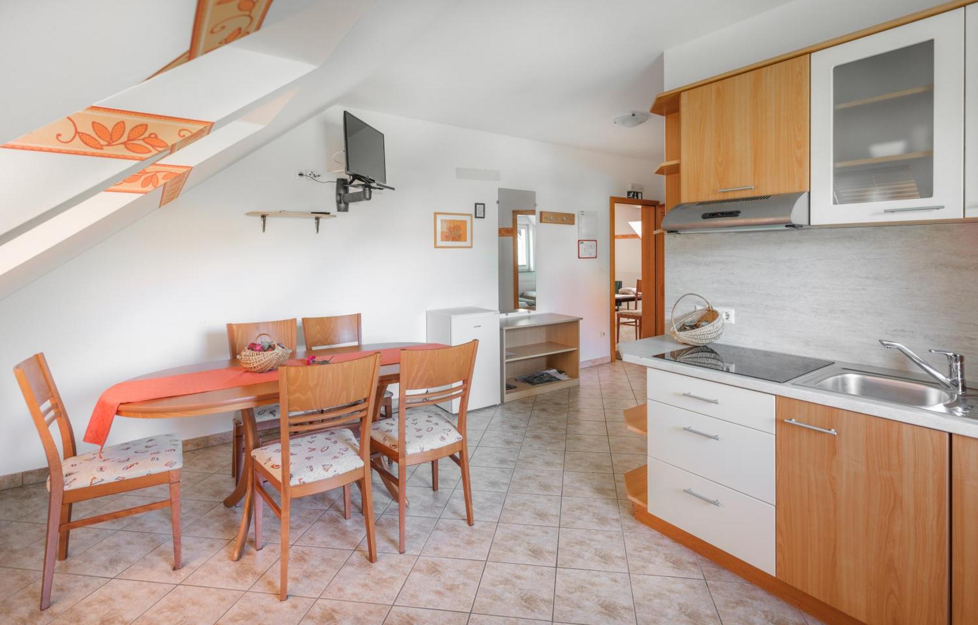 Apartments Suster Stari Trg ob Kolpi Eksteriør billede