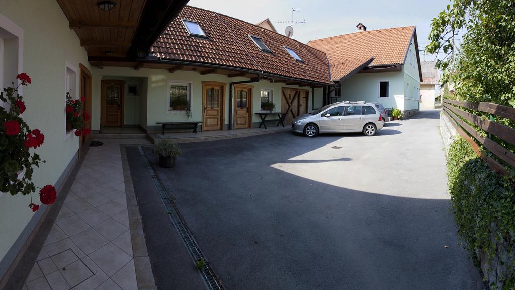 Apartments Suster Stari Trg ob Kolpi Eksteriør billede